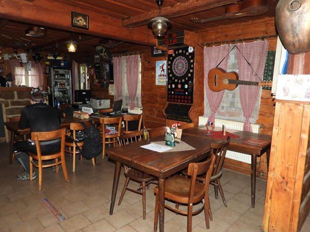 Drevenka Hotel Provodin Ngoại thất bức ảnh